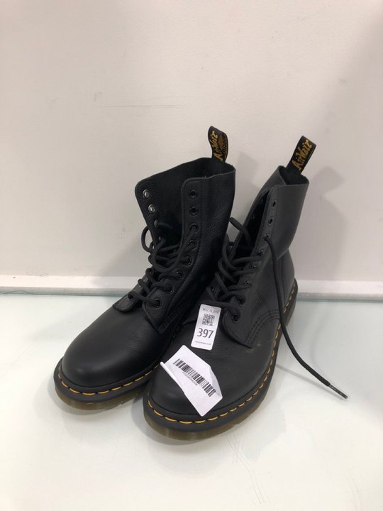 Lot 397  
            Marchington SR13 - Parcel Delivery Only 

                
DR. MARTENS 1460 SOFT LEATHER BOOTS IN BLACK - SIZE UK 7 - ORIGINAL RRP £170: LOC...