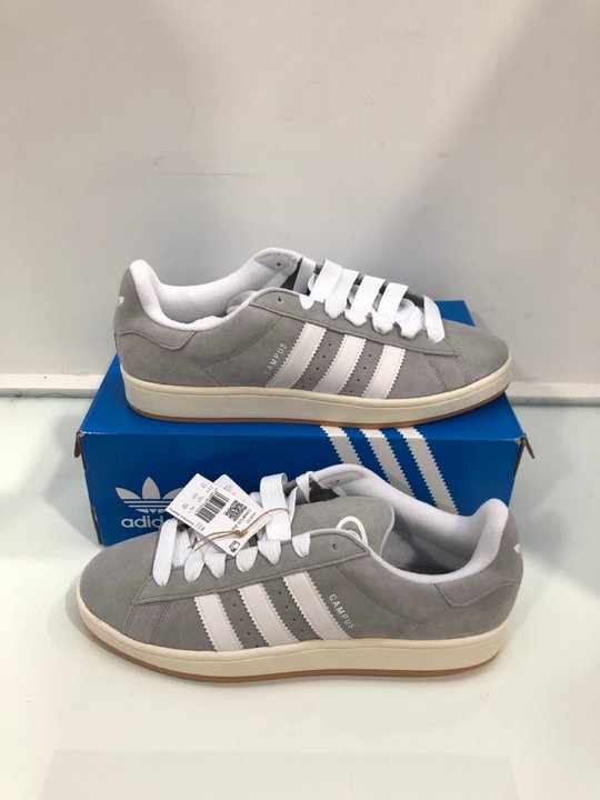 Lot 398  
            Marchington SR13 - Parcel Delivery Only 

                
ADIDAS CAMPUS 00S TRAINERS IN GREY/WHITE - SIZE UK 13.5: LOCATION - C4