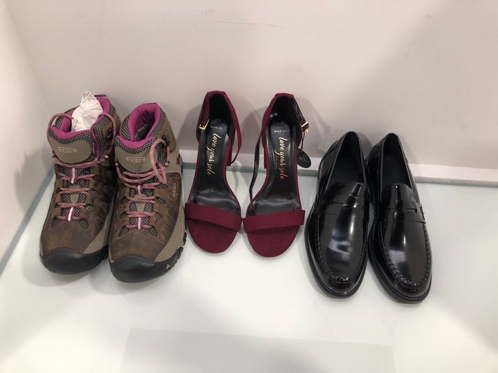 Lot 401  
            Marchington SR13 - Parcel Delivery Only 

                
QTY OF ASSORTED WOMENS FOOTWEAR - SIZE EU 38 TO INCLUDE KEEN WALKING BOOTS IN BRO...