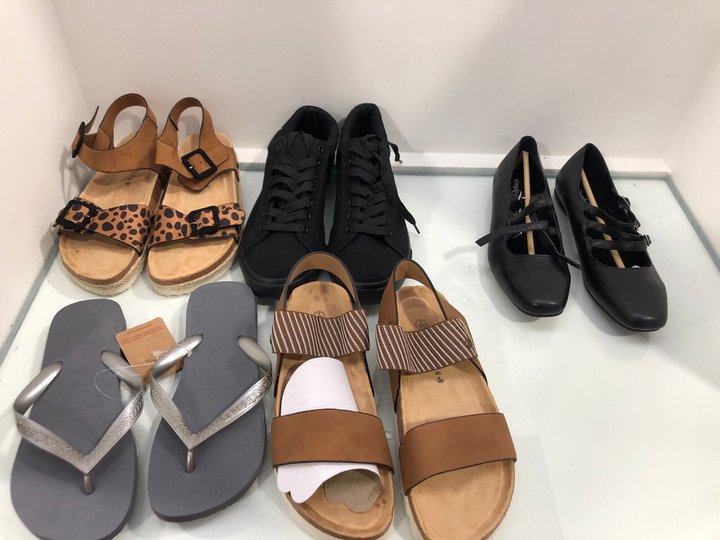 Lot 402  
            Marchington SR13 - Parcel Delivery Only 

                
QTY OF ASSORTED WOMENS FOOTWEAR - SIZE EU 36 TO INCLUDE SKECHERS GO WALK SLIP ON ...