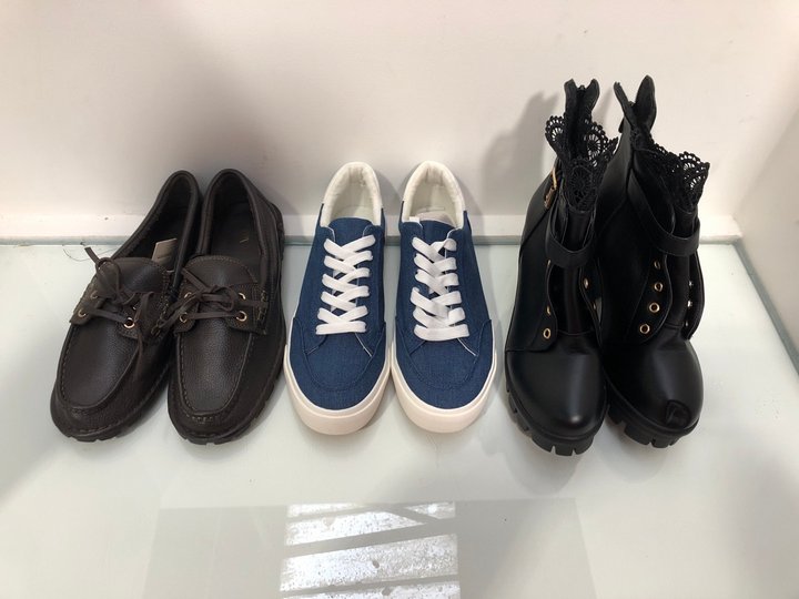 Lot 409  
            Marchington SR13 - Parcel Delivery Only 

                
3 X PAIRS OF ASSORTED WOMENS FOOTWEAR - SIZE EU 39 TO INCLUDE SIMPLY BE LACE UP T...