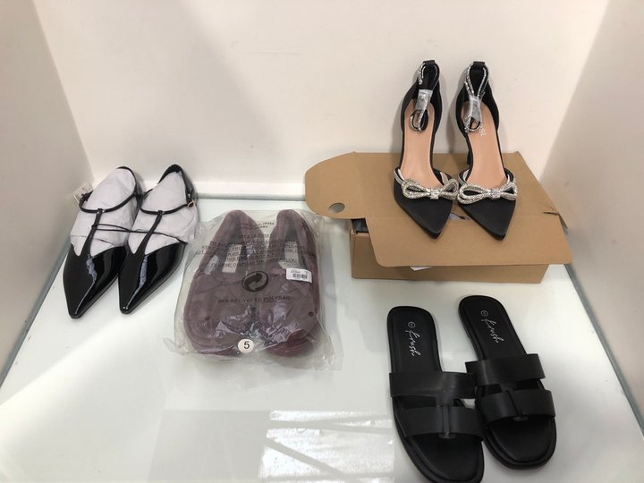 Lot 411  
            Marchington SR13 - Parcel Delivery Only 

                
4 X ASSORTED WOMENS FOOTWEAR - SIZE UK 5 TO INCLUDE KRUSH SANDALS IN BLACK: LOCAT...