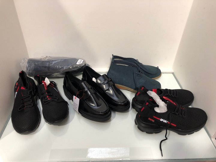 Lot 412  
            Marchington SR13 - Parcel Delivery Only 

                
QTY OF ASSORTED MENS FOOTWEAR IN VARIOUS SIZES TO INCLUDE THE SLIPPER COMPANY FAB...