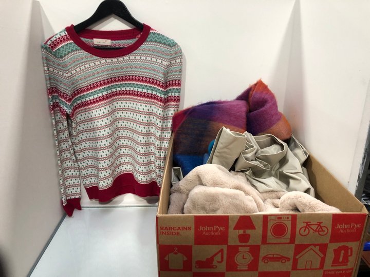 Lot 417  
            Marchington SR13 - Parcel Delivery Only 

                
QTY OF ASSORTED WOMENS CLOTHING IN VARIOUS SIZES TO INCLUDE M&S PER UNA CREW NECK...