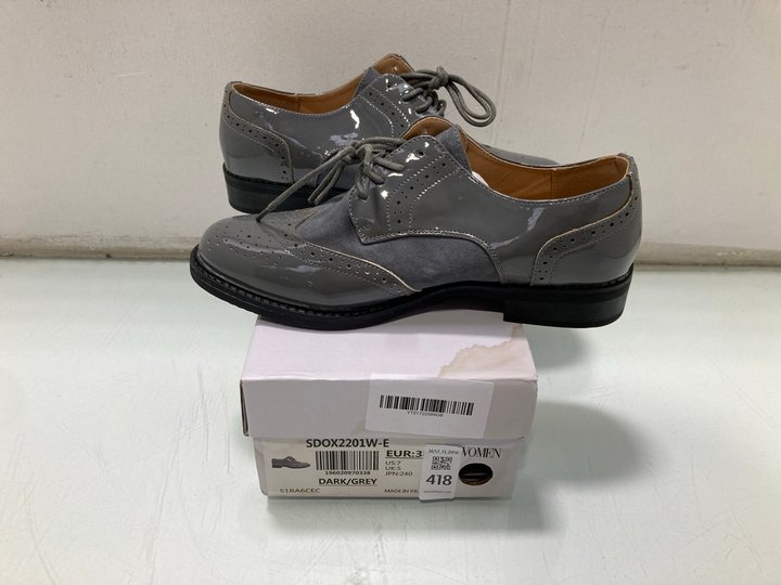 Lot 418  
            Marchington SR13 - Parcel Delivery Only 

                
DREAM PAIRS WOMENS LEATHER/SUEDE SHOES IN GREY - SIZE UK 5: LOCATION - C3