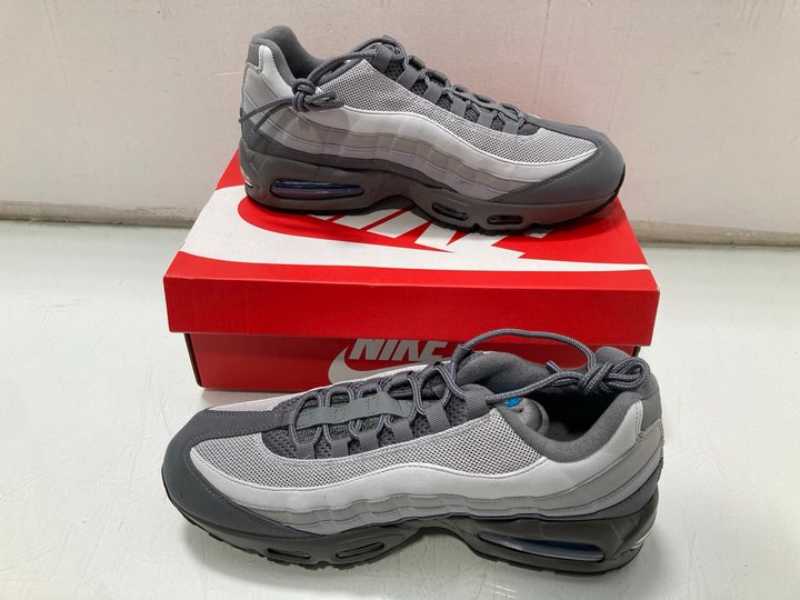 Lot 420  
            Marchington SR13 - Parcel Delivery Only 

                
NIKE AIR MAX 95 OG TRAINERS IN SMOKE GREY/GREEN ABYSS - SIZE UK 10.5 - ORIGINAL R...