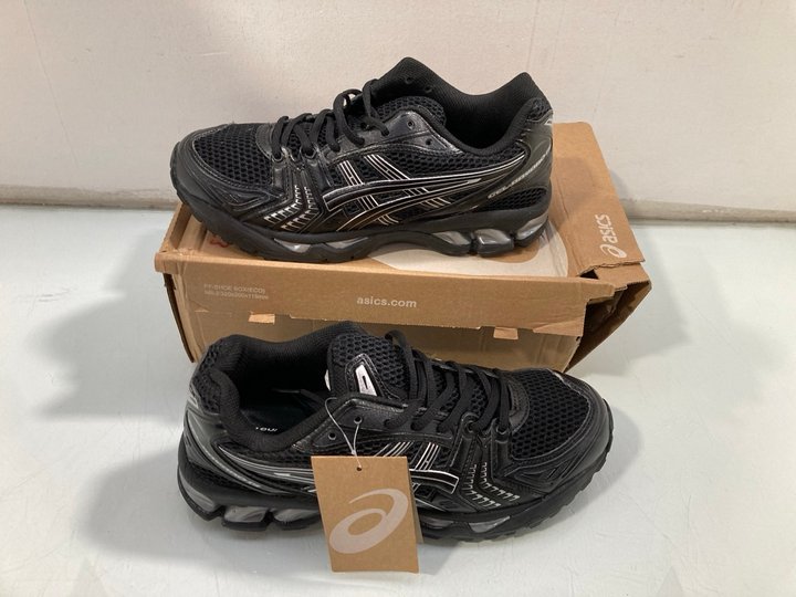 Lot 423  
            Marchington SR13 - Parcel Delivery Only 

                
ASICS GEL-KAYANO 14 TRAINERS IN BLACK/SILVER - SIZE UK 9 - ORIGINAL RRP £230: LOC...