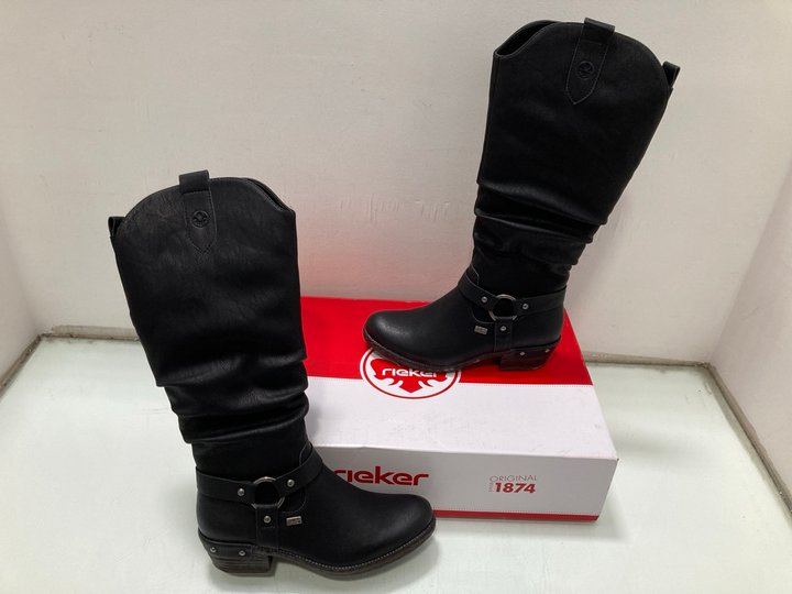 Lot 424  
            Marchington SR13 - Parcel Delivery Only 

                
RIEKER WOMENS CALF HIGH LEATHER BOOTS IN BLACK - SIZE UK 6: LOCATION - C3
