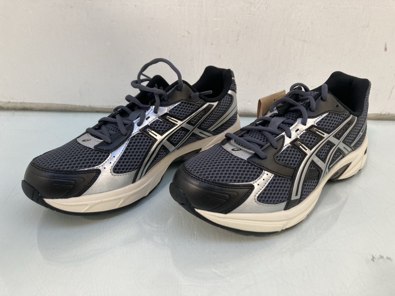 Lot 430  
            Marchington SR13 - Parcel Delivery Only 

                
ASICS GEL 1130 TRAINERS IN STEEL GREY BLACK - SIZE UK 10: LOCATION - C3