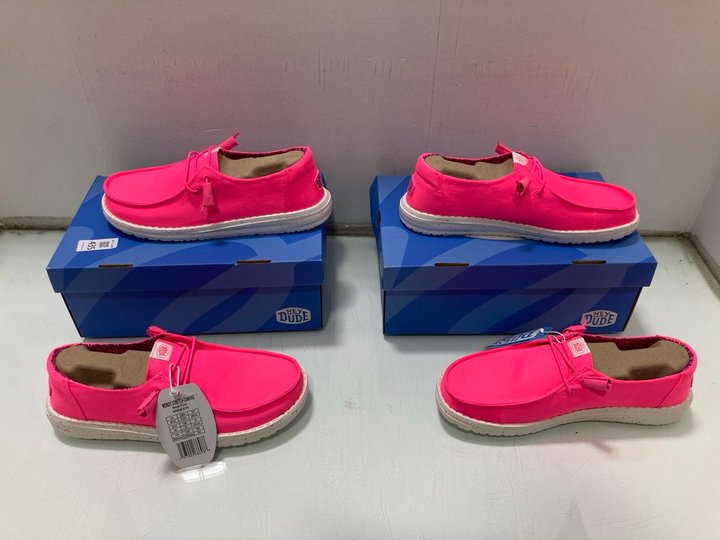Lot 435  
            Marchington SR13 - Parcel Delivery Only 

                
2 X HEY DUDE WENDY STRETCH CANVAS SHOES IN NEON PINK - SIZE UK 8: LOCATION - C3