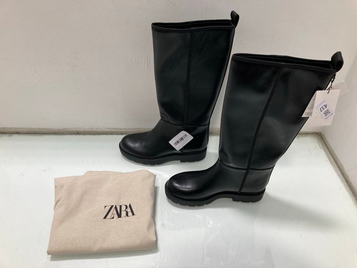 Lot 437  
            Marchington SR13 - Parcel Delivery Only 

                
ZARA WOMENS CALF HIGH LEATHER BOOTS IN BLACK - SIZE UK 4: LOCATION - C3