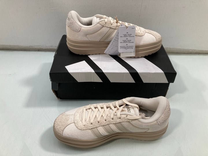 Lot 450  
            Marchington SR13 - Parcel Delivery Only 

                
ADIDAS VL COURT BOLD TRAINERS IN WHITE - SIZE UK 6: LOCATION - C2