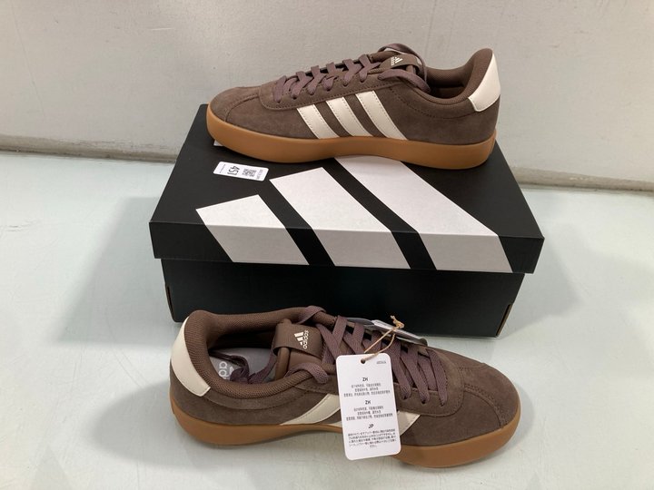 Lot 451  
            Marchington SR13 - Parcel Delivery Only 

                
ADIDAS VL COURT 3.0 TRAINERS IN BROWN - SIZE UK 7: LOCATION - C2