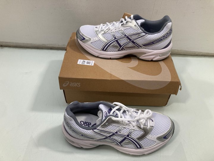 Lot 453  
            Marchington SR13 - Parcel Delivery Only 

                
ASICS GEL 1130 TRAINERS IN WHITE/DUSTY PURPLE - SIZE UK MEN-7.5 WOMEN-8 - ORIGINA...