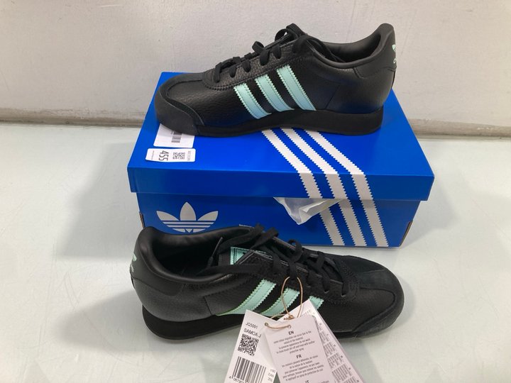 Lot 455  
            Marchington SR13 - Parcel Delivery Only 

                
ADIDAS CHILDRENS SAMOA TRAINERS IN BLACK/TURQUOISE - SIZE UK 3.5: LOCATION - C2