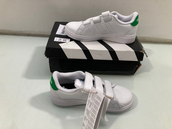 Lot 457  
            Marchington SR13 - Parcel Delivery Only 

                
ADIDAS CHILDRENS ADVANTAGE BASE 2.0 TRAINERS IN WHITE - SIZE UK 12.5: LOCATION - C2