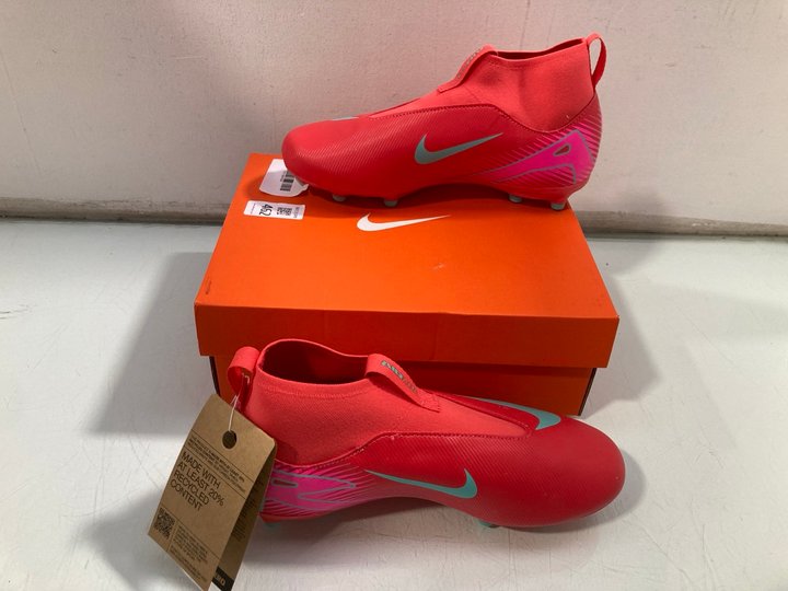 Lot 462  
            Marchington SR13 - Parcel Delivery Only 

                
NIKE CHILDRENS ZOOM SUPERFLY 10 ACADEMY FOOTBALL BOOTS IN EMBER GLOW/AURORA GREEN...