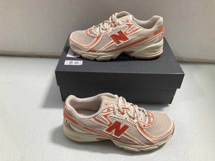 Lot 465  
            Marchington SR13 - Parcel Delivery Only 

                
NEW BALANCE 740 GS TRAINERS IN BEIGE TAN ORANGE - SIZE UK 5: LOCATION - C2