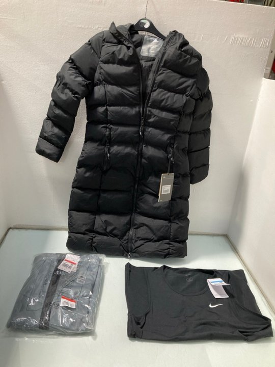 Lot 472  
            Marchington SR13 - Parcel Delivery Only 

                
3 X ASSORTED CLOTHING IN VARIOUS SIZES TO INCLUDE TRESPASS AUDIBLE CASUAL JACKET ...