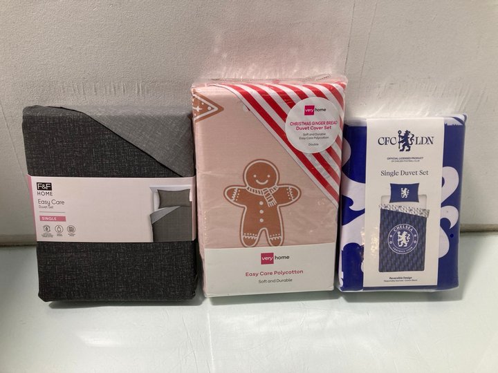 Lot 491  
            Marchington SR13 - Parcel Delivery Only 

                
3 X BEDDING ITEMS TO INCLUDE F & F HOME EASY CARE DUVET SET - SIZE: SINGLE: LOCAT...