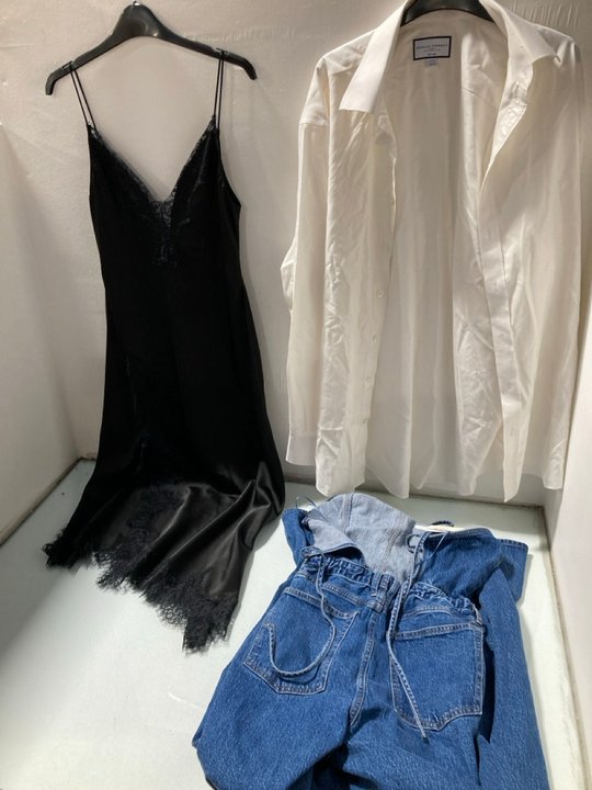 Lot 493  
            Marchington SR13 - Parcel Delivery Only 

                
3 X ASSORTED WOMENS CLOTHING IN VARIOUS SIZES TO INCLUDE CHARLES TYRWHITT LONG SL...