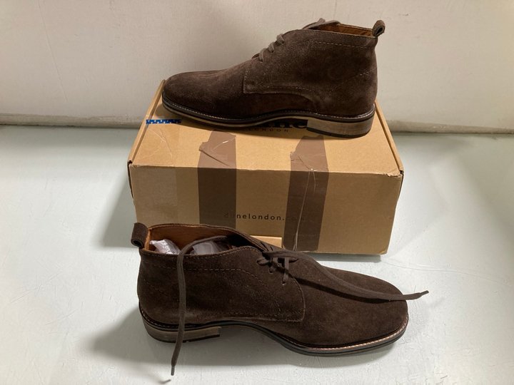 Lot 502  
            Marchington SR13 - Parcel Delivery Only 

                
DUNE LONDON CHARLEY'S BROWN-SUEDE PLAIN TOE CASUAL BOOTS - UK SIZE: 7: LOCATION - B2