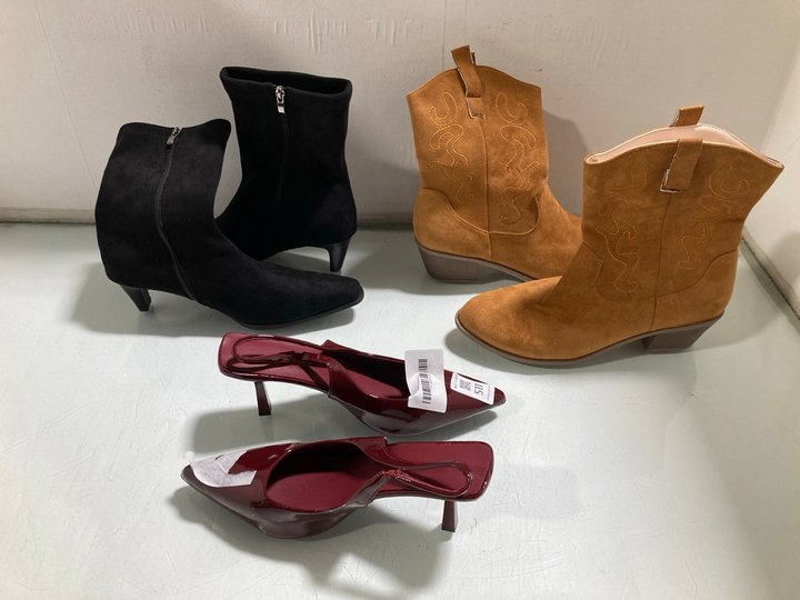 Lot 511  
            Marchington SR13 - Parcel Delivery Only 

                
3 X ASSORTED WOMENS SHOES - EU SIZE: 42 TO INCLUDE BURGUNDY HEELED SHOES: LOCATIO...