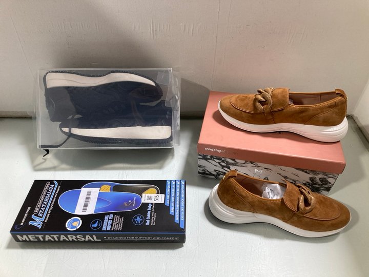 Lot 515  
            Marchington SR13 - Parcel Delivery Only 

                
2 X ASSORTED WOMENS SHOES IN VARIOUS SIZES TO INCLUDE ORTHO STRIDE INSOLES: LOCAT...