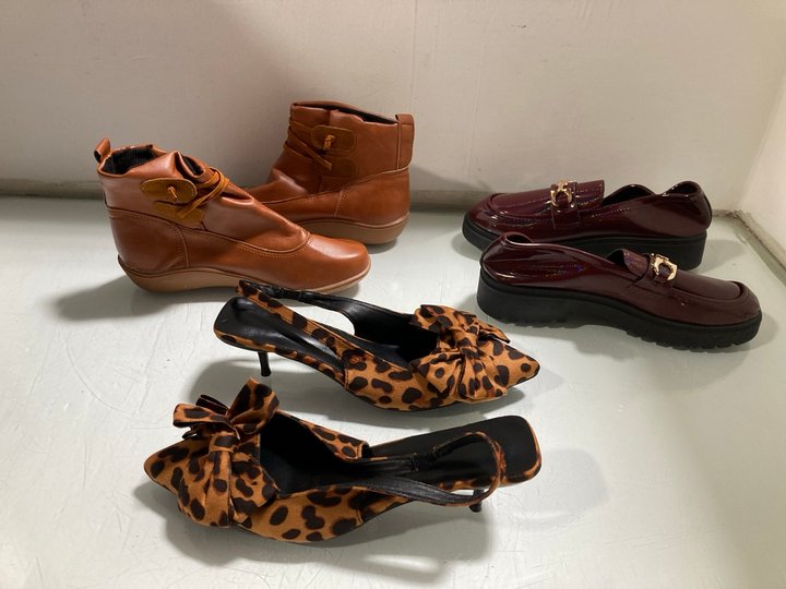 Lot 516  
            Marchington SR13 - Parcel Delivery Only 

                
3 X ASSORTED WOMENS SHOES - UK SIZE: 6 TO INCLUDE ANKLE BOOTS IN OAK: LOCATION - B2