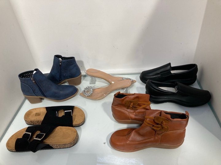 Lot 523  
            Marchington SR13 - Parcel Delivery Only 

                
5 X ASSORTED WOMENS SHOES - UK SIZE: 4 TO INCLUDE BLACK LOAFERS: LOCATION - B2