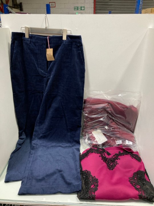 Lot 533  
            Marchington SR13 - Parcel Delivery Only 

                
3 X ASSORTED WOMENS CLOTHING IN VARIOUS SIZES TO INCLUDE BODEN BELGRAVIA CORD TRO...