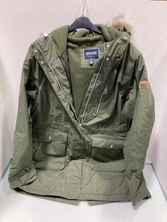Lot 535  
            Marchington SR13 - Parcel Delivery Only 

                
REGATTA OUTDOOR DARK OLIVE GREEN PARKA - UK SIZE: 18: LOCATION - B3