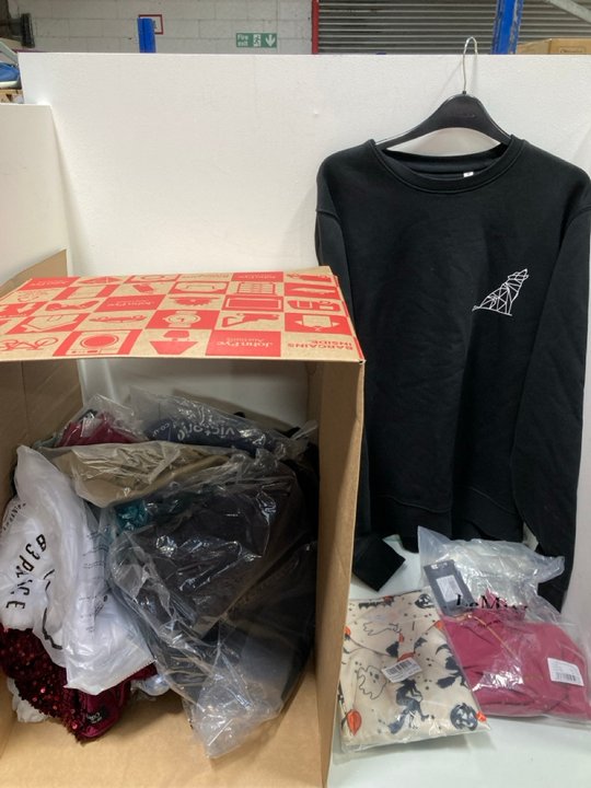 Lot 538  
            Marchington SR13 - Parcel Delivery Only 

                
QTY OF ASSORTED CLOTHING IN VARIOUS SIZES TO INCLUDE WOLF PRINT CREW NECK SWEATER...