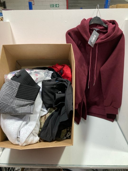 Lot 539  
            Marchington SR13 - Parcel Delivery Only 

                
QTY OF ASSORTED WOMENS CLOTHING IN VARIOUS SIZES TO INCLUDE AMDO ORIGINAL BURGUND...