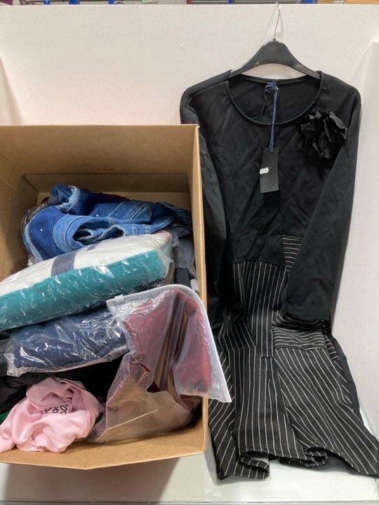 Lot 540  
            Marchington SR13 - Parcel Delivery Only 

                
QTY OF ASSORTED WOMENS CLOTHING IN VARIOUS SIZES TO INCLUDE EGO SLEEVELESS PINK T...