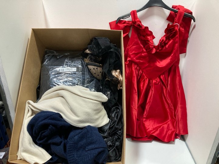 Lot 541  
            Marchington SR13 - Parcel Delivery Only 

                
QTY OF ASSORTED WOMENS CLOTHING IN VARIOUS SIZES TO INCLUDE ZARA BEIGE TROUSERS -...