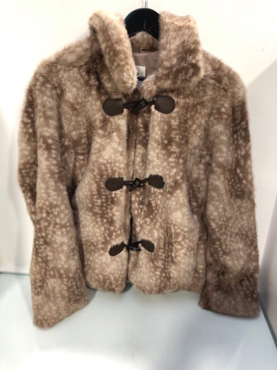 Lot 545  
            Marchington SR13 - Parcel Delivery Only 

                
ZARA WOMENS LONG LENGTH FLEECE COAT IN BLACK - SIZE UK M TO INCLUDE HOLLISTER WOM...