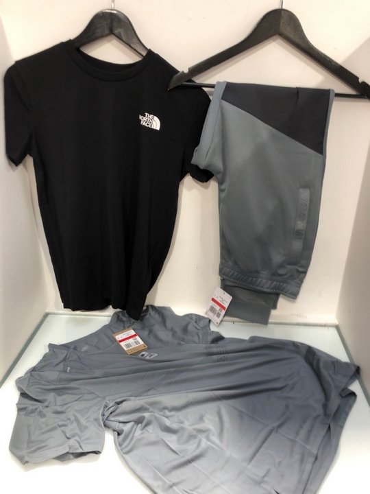 Lot 551  
            Marchington SR13 - Parcel Delivery Only 

                
3 X ASSORTED MENS CLOTHING IN VARIOUS SIZES TO INCLUDE NIKE AIR MAX TECH PANTS IN...
