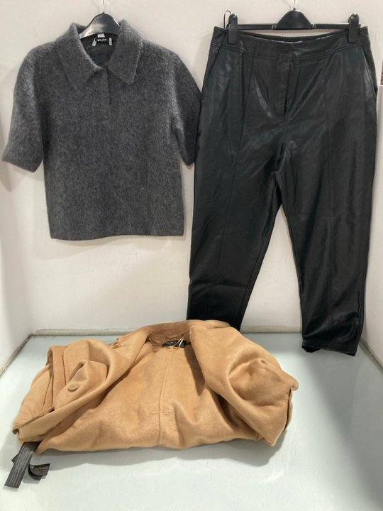 Lot 552  
            Marchington SR13 - Parcel Delivery Only 

                
3 X ASSORTED WOMENS CLOTHING IN VARIOUS SIZES TO INCLUDE & OTHER STORIES S/S WOOL...