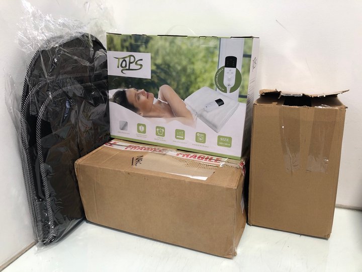 Lot 55  
            Marchington SR13 - Parcel Delivery Only 

                
4 X BEDDING ITEMS TO INCLUDE ELECTRIC UNDERBLANKET - SIZE: 160 x 140 CM: LOCATION...