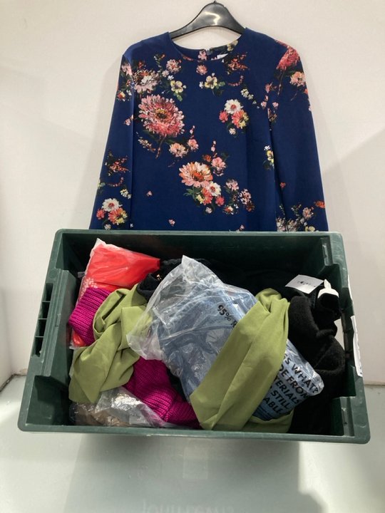 Lot 561  
            Marchington SR13 - Parcel Delivery Only 

                
QTY OF ASSORTED WOMENS CLOTHING IN VARIOUS SIZES TO INCLUDE WAREHOUSE FLORAL DRES...
