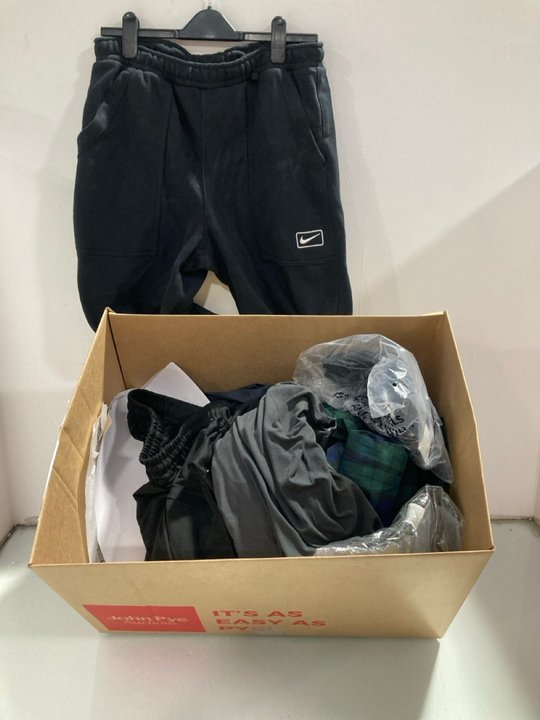 Lot 564  
            Marchington SR13 - Parcel Delivery Only 

                
QTY OF ASSORTED MENS CLOTHING IN VARIOUS SIZES TO INCLUDE NIKE STANDARD FIT JOGGE...