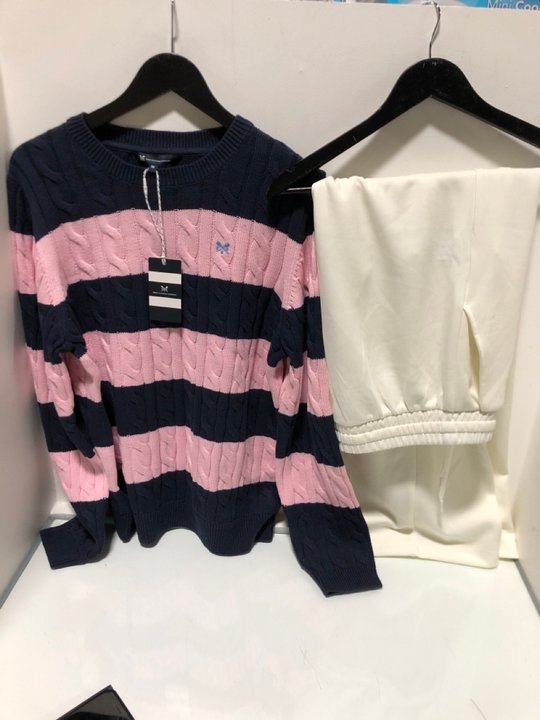 Lot 574  
            Marchington SR13 - Parcel Delivery Only 

                
BERSHKA WOMENS WIDE LEG TROUSERS IN WHITE - SIZE UK L TO INCLUDE CREW CLOTHING CO...