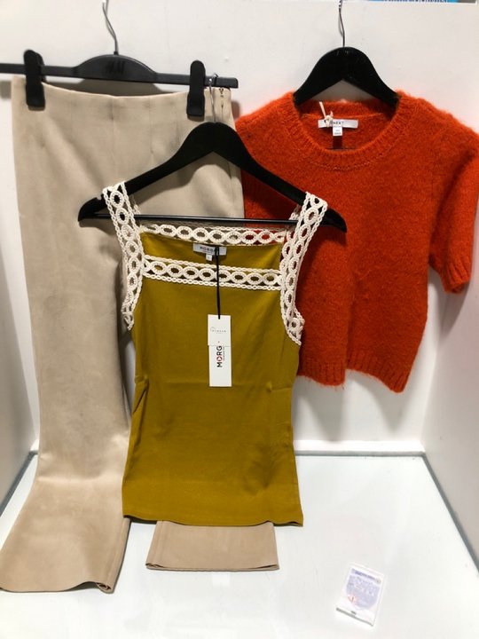 Lot 576  
            Marchington SR13 - Parcel Delivery Only 

                
3 X ASSORTED WOMENS CLOTHING IN VARIOUS SIZES TO INCLUDE NEXT WOOL BLEND JUMPER I...