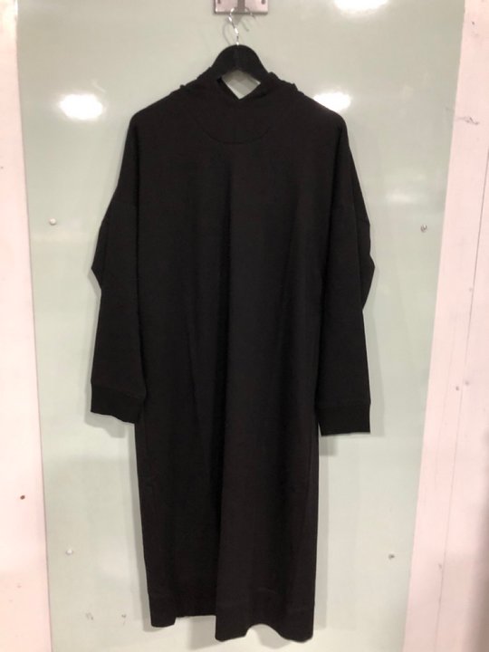 Lot 578  
            Marchington SR13 - Parcel Delivery Only 

                
2 X AAB SOFT COTTON SHIRTED MAXI DRESSES IN MULTI - SIZE UK XXS & M TO INCLUDE AA...