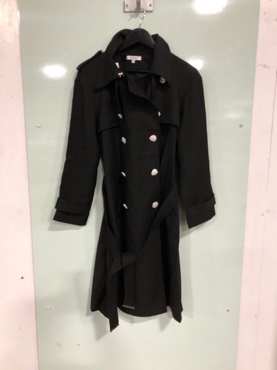 Lot 580  
            Marchington SR13 - Parcel Delivery Only 

                
MORGAN LONG LENGTH DOUBLE BREASTED COAT IN BLACK - SIZE UK 16: LOCATION - B5