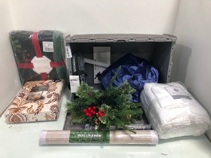 Lot 58  
            Marchington SR13 - Parcel Delivery Only 

                
QTY OF HOUSEHOLD ITEMS TO INCLUDE SET OF 10 EGYPTIAN WHITE TOWELS: LOCATION - D14