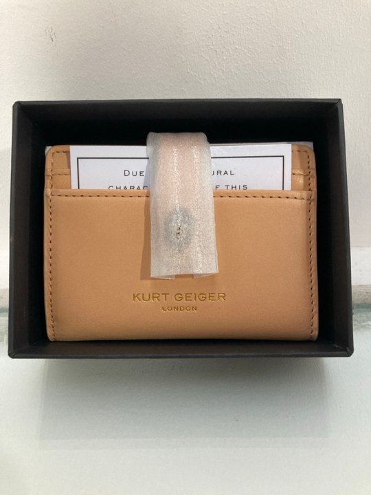 Lot 594  
            Marchington SR13 - Parcel Delivery Only 

                
KURT GEIGER LONDON WALLET: LOCATION - B6