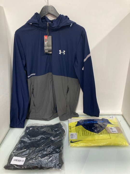 Lot 596  
            Marchington SR13 - Parcel Delivery Only 

                
3 X ASSORTED MENS CLOTHING IN VARIOUS SIZES TO INCLUDE NIKE DRI-FIT SHORT SLEEVE ...