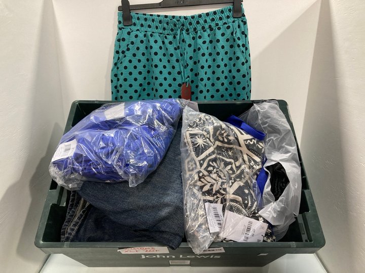 Lot 597  
            Marchington SR13 - Parcel Delivery Only 

                
QTY OF ASSORTED WOMENS CLOTHING IN VARIOUS SIZES TO INCLUDE ZARA EXTRA WIDE LEG J...